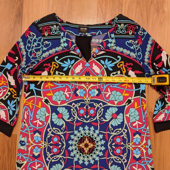 Abstract Fun Print Shift Dress - Picture 5 of 6